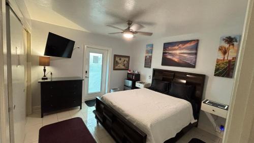 Wilton Manors House | Billy's Resort- Men Only - Solo Hombres