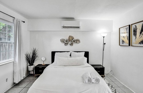 Victoria Park Villa | Bimini House-Villa Rojas with Pool and Netflix Minutes from Downtown
