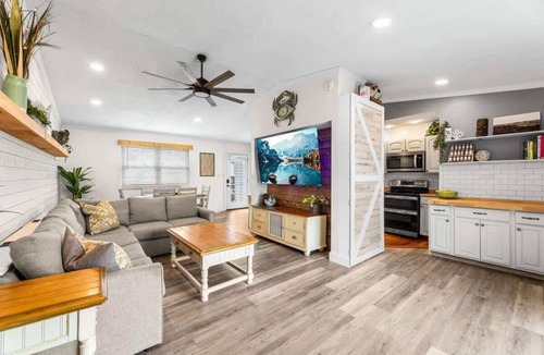Little Salisbury House | Biscayne Bungalow– Coastal Charm Near the Beach