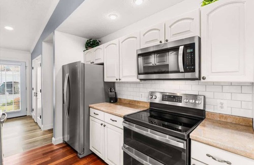 Little Salisbury House | Biscayne Bungalow– Coastal Charm Near the Beach