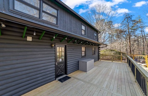 Lusby Cabin | Black Luxury Cabin Fire Pit Game Room.10 Guests