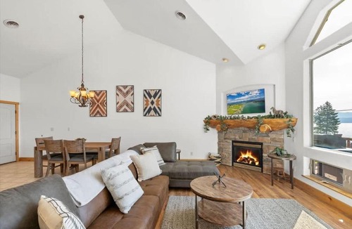 Somers House | Blacktail Retreat - Close to Skiing & Glacier Park