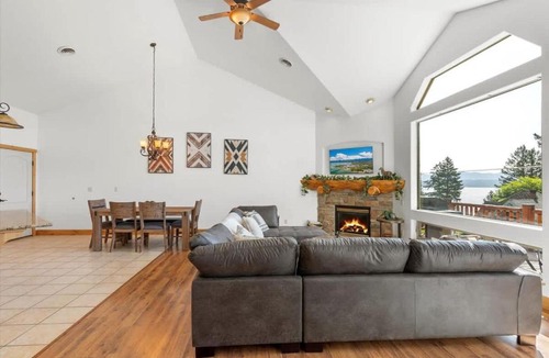 Somers House | Blacktail Retreat - Close to Skiing & Glacier Park