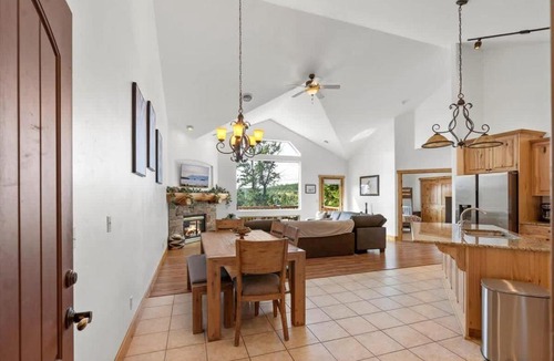 Somers House | Blacktail Retreat - Close to Skiing & Glacier Park