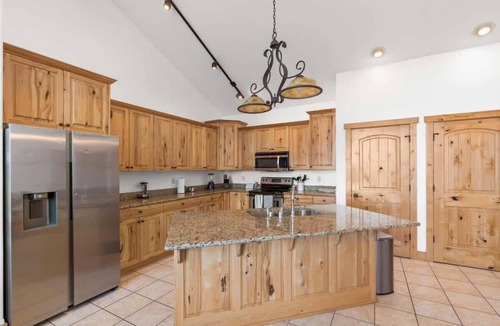 Somers House | Blacktail Retreat | Close to Skiing & Glacier Park
