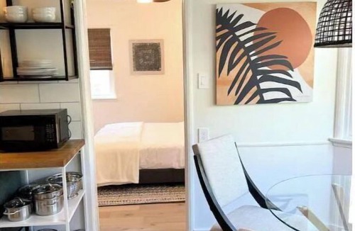 Palms House | Blissful Bungalow in Culver City Walk to Shops, Metro, Museums