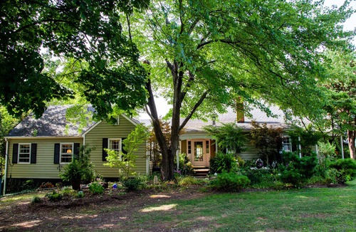 Charlottesville House | Blissful Kismet Cottage | Pool with Mountain Views & Easy Access to C'ville