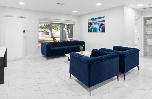 Pembroke Pines House | 🌅 Blissful Retreat w/ HEATED POOL 🌴 4BDR 2BA