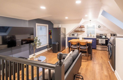 Bloomfield Apartment | Bloomfield 1 Bed, Laundry In-Unit, Parking, Pets OK, Fios, Separate Entrance