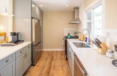 Bloomfield Apartment | Bloomfield 2 Bed, Laundry In-Unit, Pets OK, Parking, Separate Entrance, Safe
