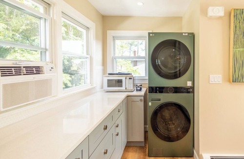 Bloomfield Apartment | Bloomfield 2 Bed, Laundry In-Unit, Pets OK, Parking, Separate Entrance, Safe