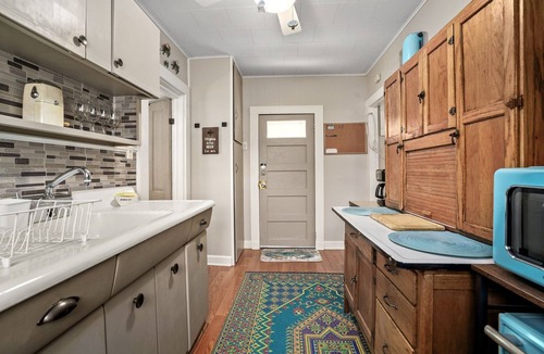 Chincoteague Cottage | Blue Crab Bungalow | In-Town Chincoteague Retreat w/Enclosed Porch, EV Charger & Pet Friendly