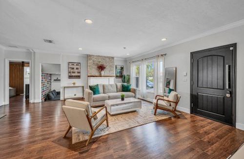 Coral Way House | Blue Heaven Poolside Retreat Brickell Sleeps 13