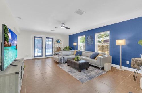 Oakland Park House | Blue Lizard - Men Only Clothing Optional - Guesthouse & Spa