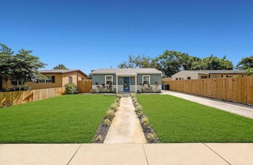 Central Fort Lauderdale House | Blue Ocean Retreat by Dream Vacation