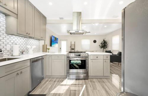 Central Fort Lauderdale House | Blue Ocean Retreat by Dream Vacation