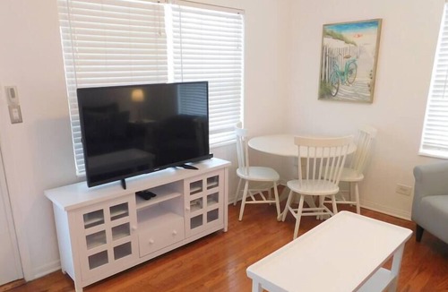 Coral Ridge Condo | Blue Parrot Inn #5 - 1/1 Heated Pool 1 MI to Beach