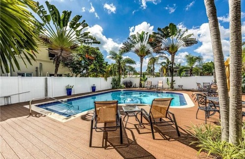 Coral Ridge Condo | Blue Parrot Inn #5 - 1/1 Heated Pool 1 MI to Beach