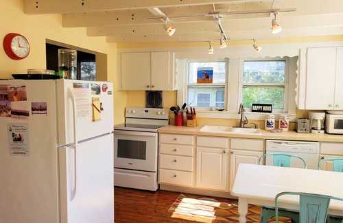 Chincoteague House | Blue Skies - SFH - Close to Town - Pet Friendly - Linens and Towels Provided