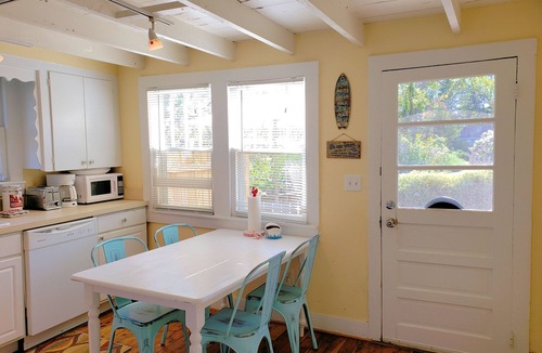 Chincoteague House | Blue Skies - SFH - Close to Town - Pet Friendly - Linens and Towels Provided