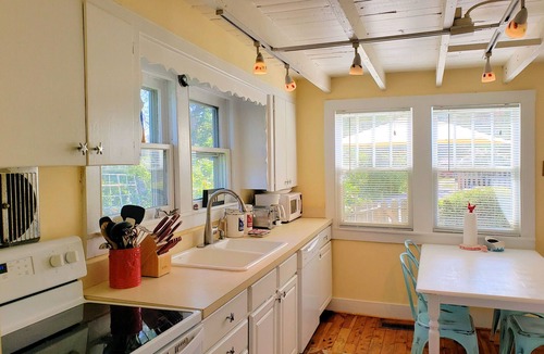 Chincoteague House | Blue Skies - SFH - Close to Town - Pet Friendly - Linens and Towels Provided