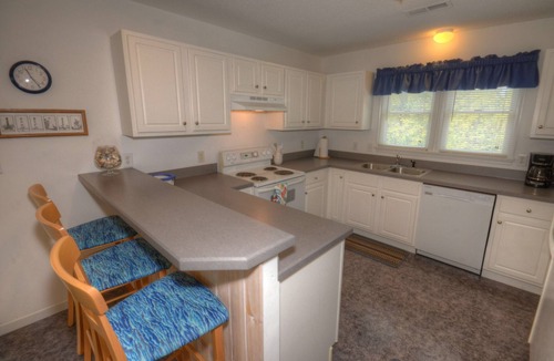 Southern Shores House | Blue Turtle Beach House with 2 pools, hot tub near beach in Chicahauk, Free Heat