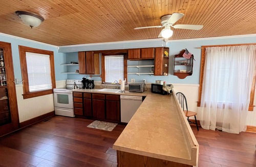 Chincoteague House | Blue Water - Single Family Home - In Town - LG. FENCEED IN YARD, NO LINENS