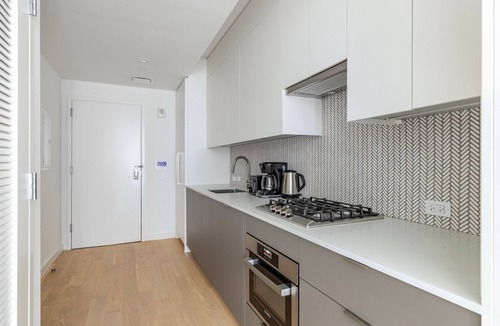Chelsea Apartment | Blueground | Chelsea, rooftop pool, nr The Vessel