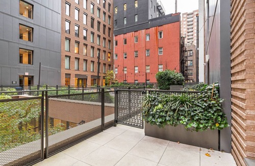 Chelsea Apartment | Blueground | Chelsea, rooftop pool, nr Madison Square Park