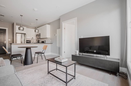 Central-Maverick Square - Paris Street Apartment | Blueground | East Boston, AC, w/d, nr parks