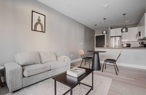 Central-Maverick Square - Paris Street Apartment | Blueground | East Boston, AC, w/d, nr parks
