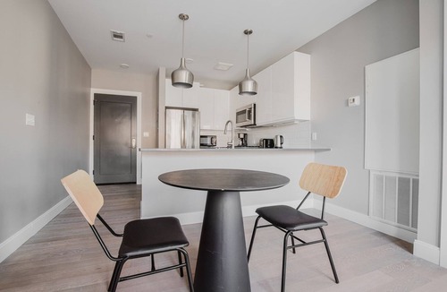 Central-Maverick Square - Paris Street Apartment | Blueground | East Boston, AC, w/d, nr parks