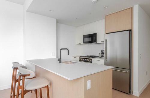 Williamsburg Apartment | Blueground | Greenpoint, pool, nr East River