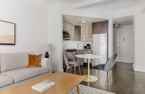 Lincoln Square Apartment | Blueground | Lincoln Square, fitness, nr Central Park