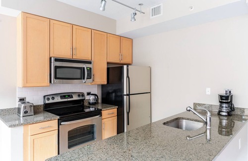 Mount Vernon Square Apartment | Blueground | Mt Vernon, pool & w/d, nr arena