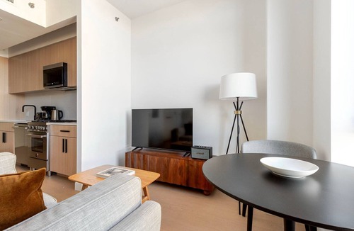 Williamsburg Apartment | Blueground | Southside, view, nr Brooklyn Bridge
