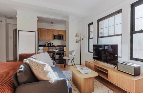 Greenwich Village Apartment | Blueground | West Village, gym & w/d, nr park
