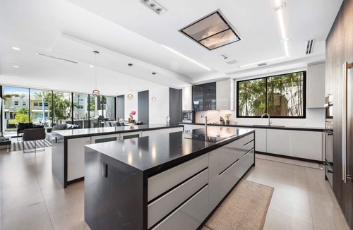 Coral Ridge House | Boardwalk Mansion Lauderdale Villa: Private Pool, Hot Tub, Mini-Golf & Guest House