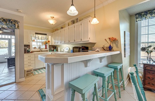 Bath House | Boat Dock & Fire Pit: Waterfront Bath Getaway!