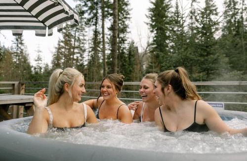 Lakeside House | BOAT HAUS Cabin Retreat Sauna, Plunge, Hot Tub