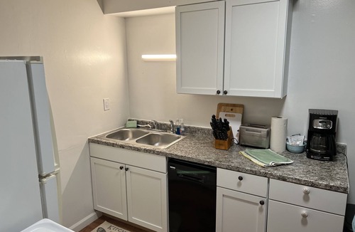 Willoughby Spit House | BoatHouse Ground Floor Apt. - 1 BR, WiFi, Smart TV, Pet Friendly, King Bed