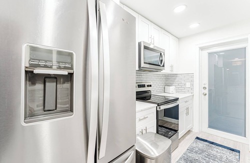 Boca Raton Apartment | Boca Intracoastal Retreat: Pet Friendly, Walk to Beach, Pool & Gym