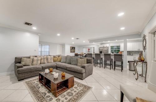 Sandalfoot Cove House | Boca Raton Home: Outdoor Kitchen, By Golf Courses