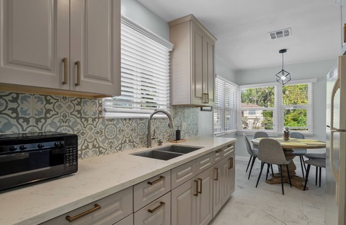 Alhambra House | Boho 3BR Alhambra, Sleeps 8, Pet OK, DTLA/Disney/Universal/World Cup/Olympics