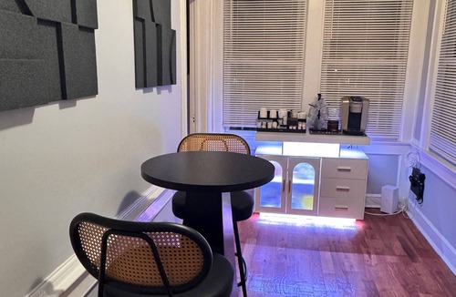 Lower Vailsburg Apartment | Bold Luxury 2BR Family Haven Close to Everything