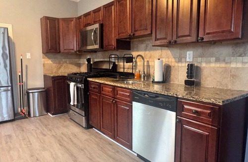 Lower Vailsburg Apartment | Bold Luxury 2BR Family Haven Close to Everything