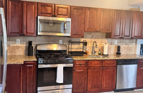 Lower Vailsburg Apartment | Bold Luxury 2BR Family Haven Close to Everything