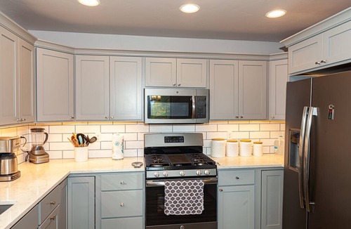 Somers Cottage | BOOK NOW AND GET 2025 RATES! EXCEPTIONAL 3 BEDROOM 2 BATH CABIN IN THE WOODS!