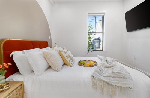 East Somerville Apartment | Boston Charm 2BR2BTH/8 Minutes to Boston