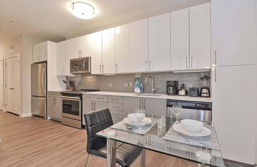 Central-Maverick Square - Paris Street Hotel | Boston Pier 1 BR | Close to Airport | Workspaces